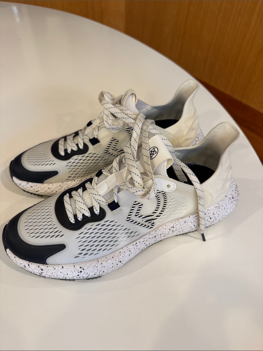 Men's G4 White and Black golf Sneakers - Lightweight Performance size 9.5
